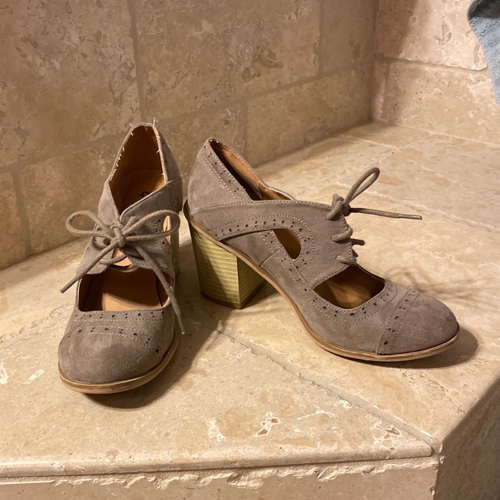 Quips heeled shoes